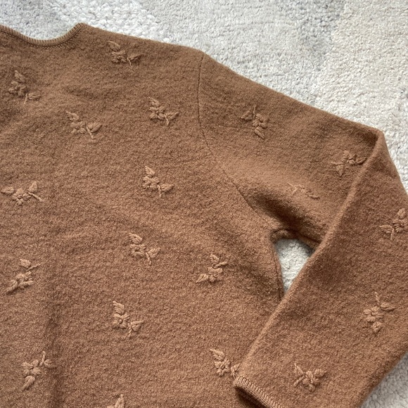 Vintage Wool Button Front Cardigan with Floral Details - Picture 9 of 11